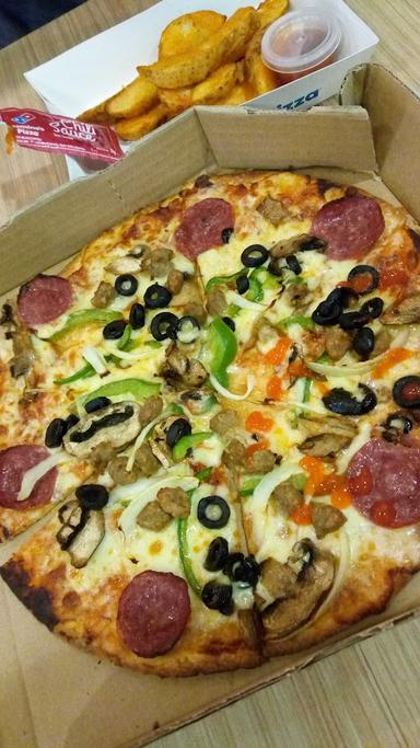 DOMINO'S PIZZA