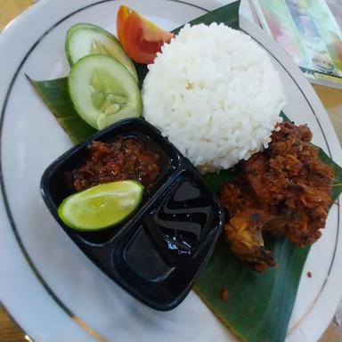 AYAM BAKAR TALIWANG