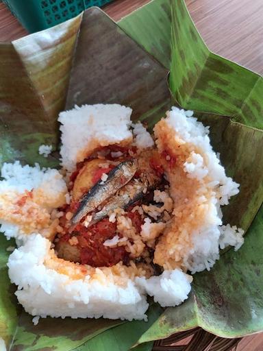 NASI BUNGKUS DAUN ( GM ) GONJONG MERAH DEPAN SMA 5 BUKITTINGGI