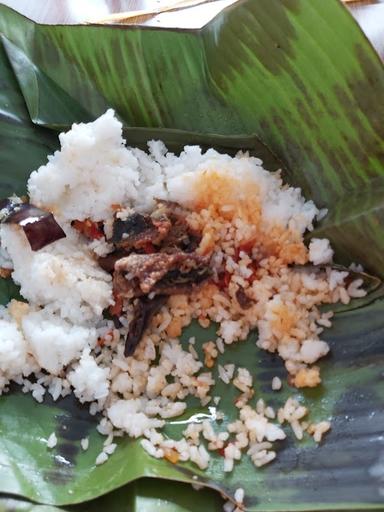 NASI BUNGKUS DAUN ( GM ) GONJONG MERAH DEPAN SMA 5 BUKITTINGGI