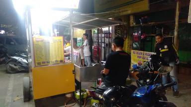 MARTABAK DAN TERANG BULAN GUDANG RASA DEPAN PASAR TODOPULI