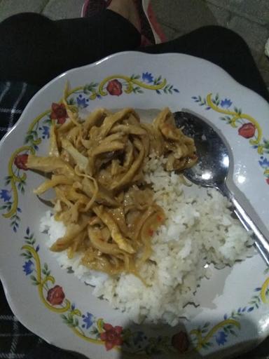 RUMAH MAKAN SALERO UDA