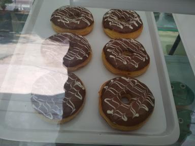 DONAT MADU