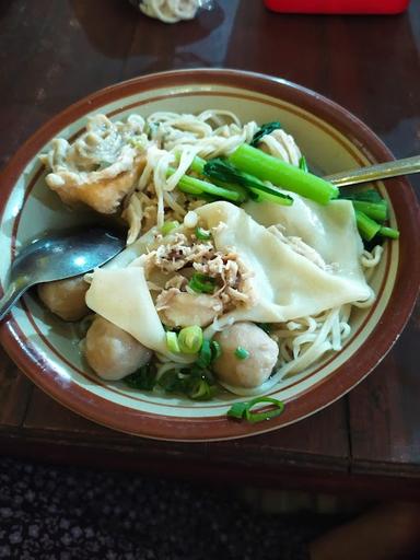 MIE BAKSO ANNA