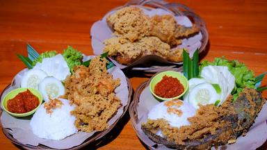 AYAM KREMES PANDAN WANGI