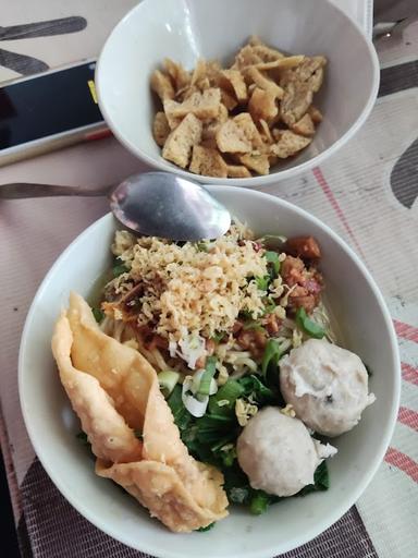 MIE AYAM BAKSO CEKER ( DEPAN BRONGTO PAK ARDI )