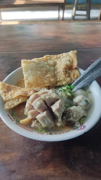 MIE AYAM DAN BAKSO NYOMAN