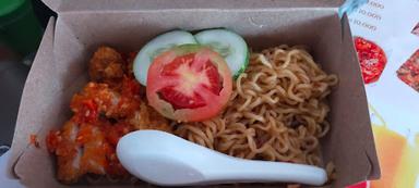 MIE GEPREK DAN AYAM KATSU BU ARI