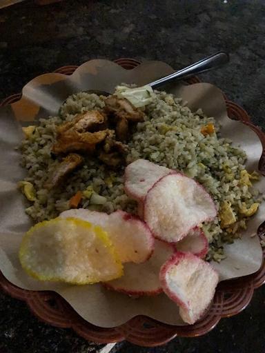 NASI GORENG NGGLEDEKAN