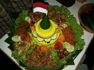 NASI KUNING DAN PECEL MB YOSSA