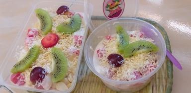 SALAD BUAH ZIEZIE(꧋ꦱꦭꦢꦧꦮꦗꦪꦗꦪ)