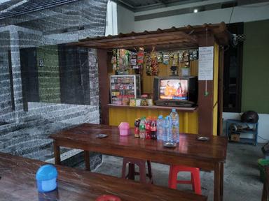 WARUNG KOPI DADUNG