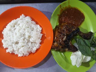 AYAM BAKAR CAK YIN