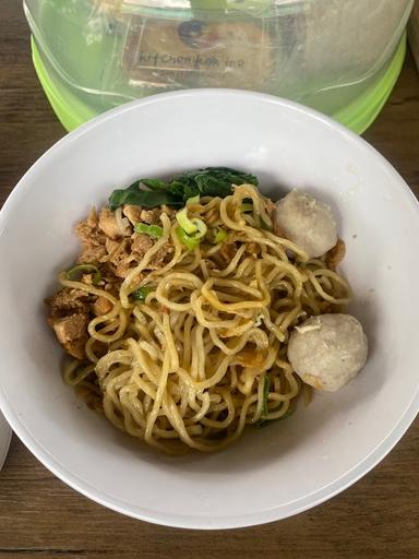 BAKSO & MIE AYAM BENHIL MANADO