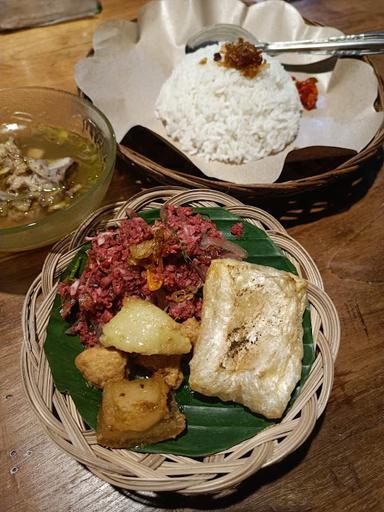 MW NASI LAWAR BABI