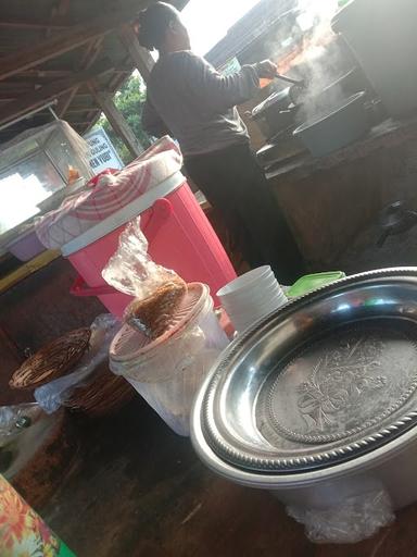 WARUNG BABI GULING MEN YUBI