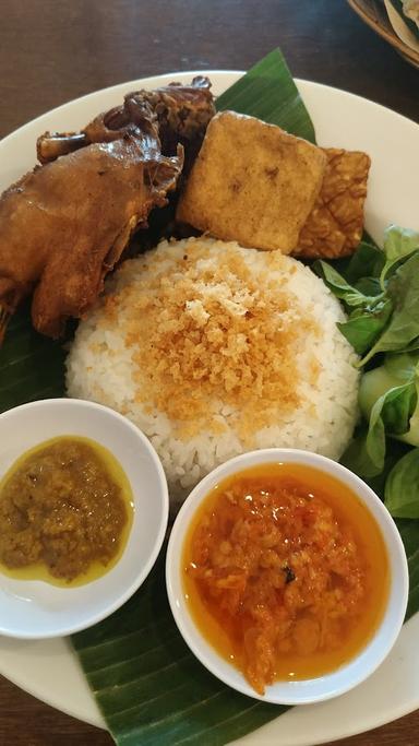 KEDAI NPT TKI1 (NASI PECEL TULUNGAGUNG)