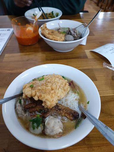 MIE BAKSO LIMA SAUDARA