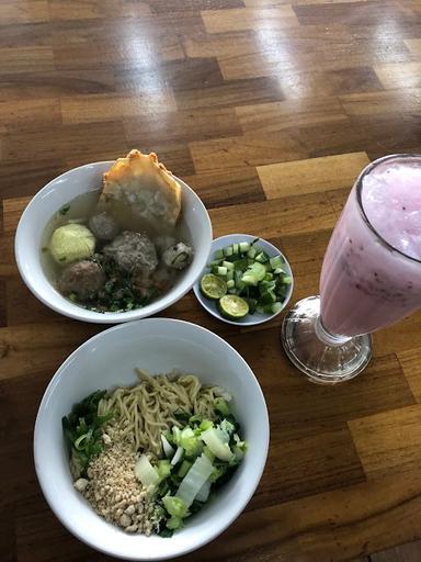 MIE BAKSO LIMA SAUDARA