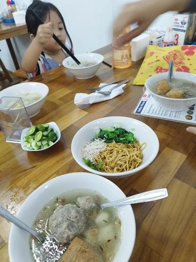 MIE BAKSO LIMA SAUDARA