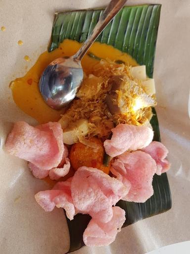 NASI UDUK DAN LONTONG PADANG UNI RIDE