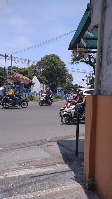 RUMAH MAKAN PADANG