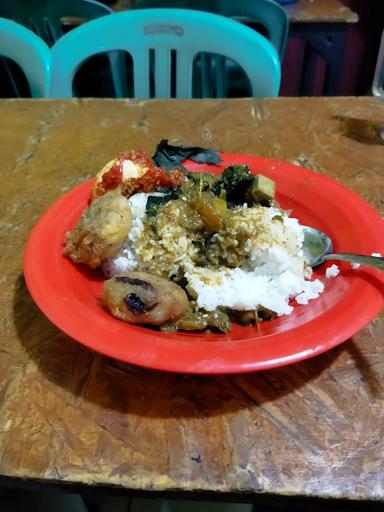 RUMAH MAKAN PADANG SIMPANG TIGO