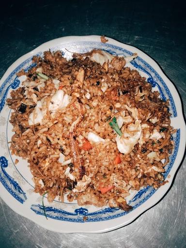 TENDA BAKMI NASI GORENG DAN AYAM PENYET PAK KROMPYANG