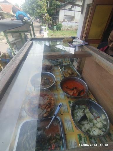 WARUNG BAKSO SABET DAN LAUK PAUK