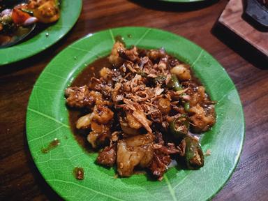 WARUNG SATE  BERUNTUNG 