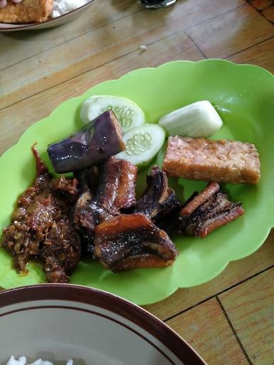 WARUNG MAKAN PECEL BELUT PAK NGGAYER