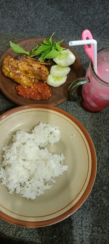 AYAM BAKAR BOROLLO