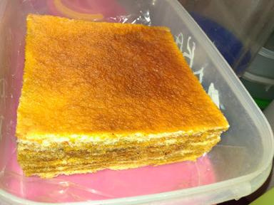 KUE LAPIS LEGIT MARA