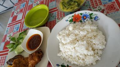 AYAM PENYET & SOP TULANG TARUNA