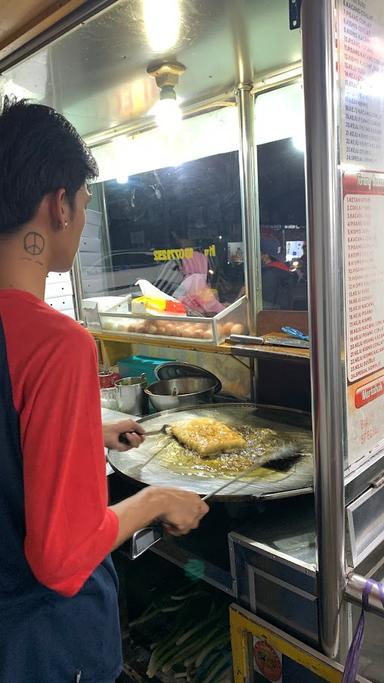 MARTABAK DAN TERANG BULAN SARI ECCO