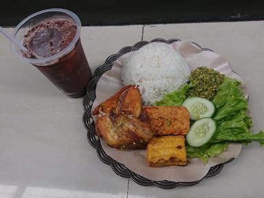 AYAM GORENG DAN AYAM FILLET SAMBAL IJO KEDAI SYAHDA