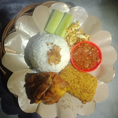 AYAM PENYET CABE IJO NINETEEN