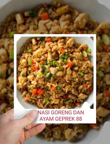 NASI GORENG DAN AYAM GEPREK 88 (MATRAMAN)