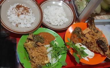 PECEL LELE & AYAM KREMES MAS ALI