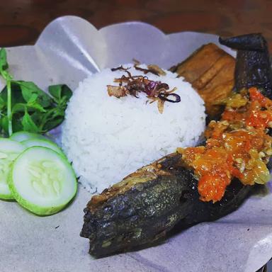 WARUNG SOTO & AYAM PENYET MBA VERA