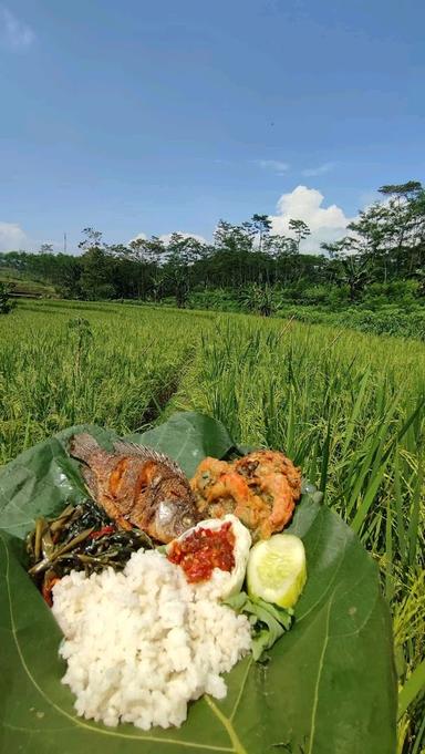 WARUNG JAJANAN ANAK IBU FARHAN