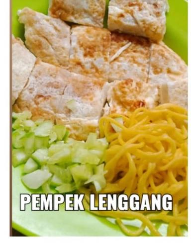 PEMPEK MAMA W