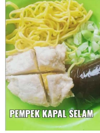 PEMPEK MAMA W