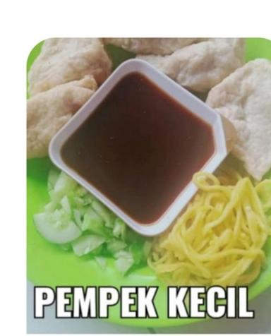 PEMPEK MAMA W