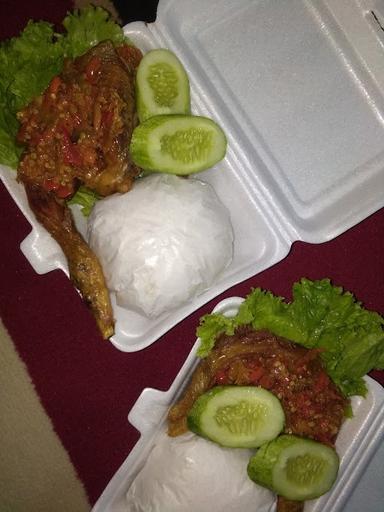 AYAM GEPREK SAMBEL GLEDEK (BUNDA NAZWA)