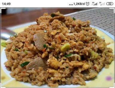 LEZAT DAN NIKMAT ( NASI GORENG )