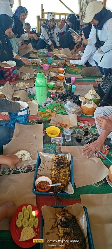 SAUNG IKAN BAKAR BANG DADANG DAN IBU UUN