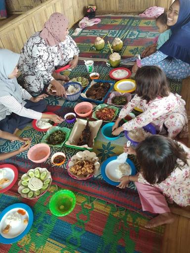 SAUNG IKAN BAKAR BANG DADANG DAN IBU UUN