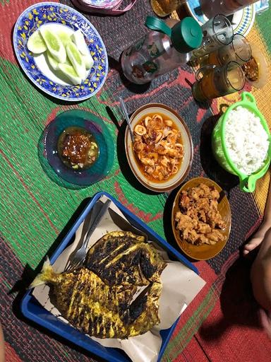 SAUNG IKAN BAKAR IBU EMUNG