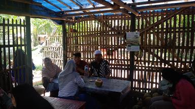 WARUNG NANTRI. SPESIAL ES KELAPA